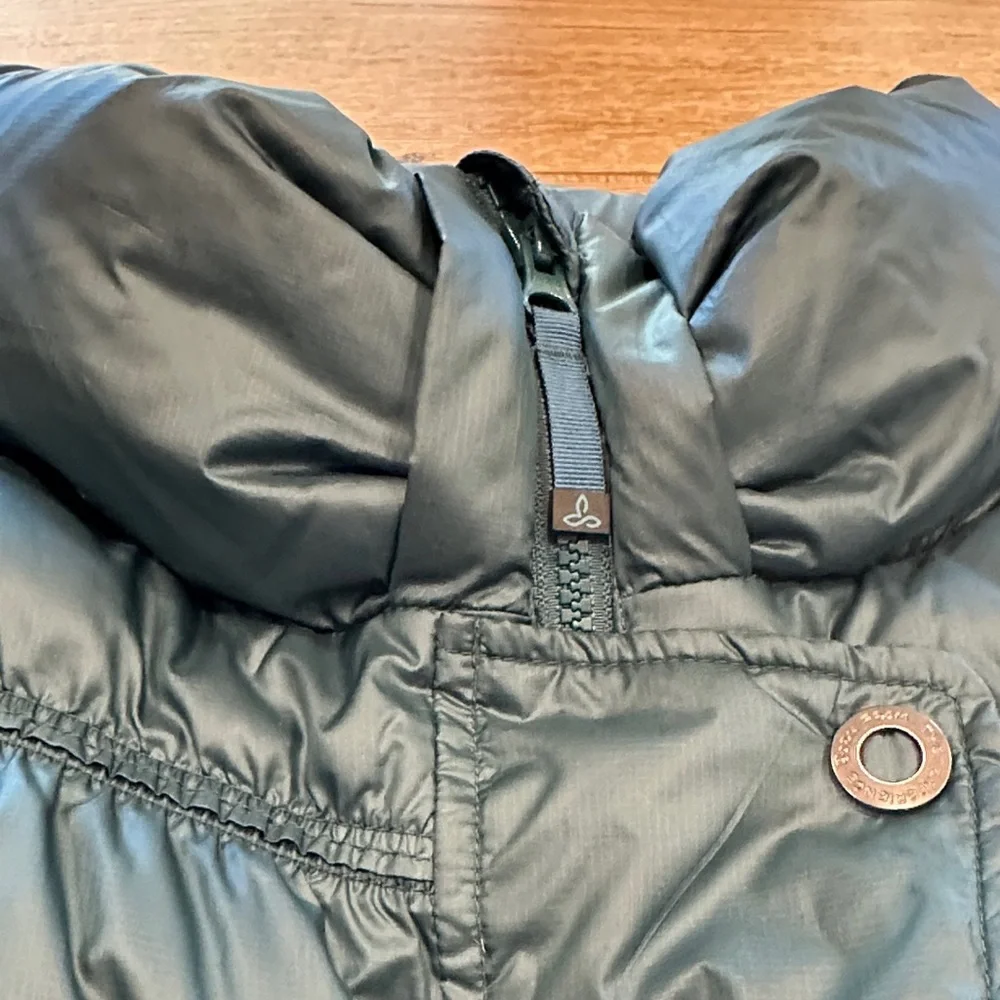 Women’s Prana Teal/Blue Puffer Vest - Picture 4 of 10